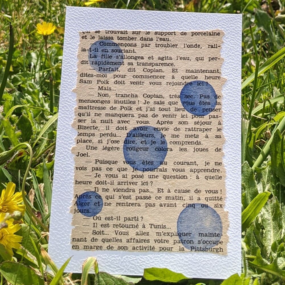 carte page de livre bulles bleues