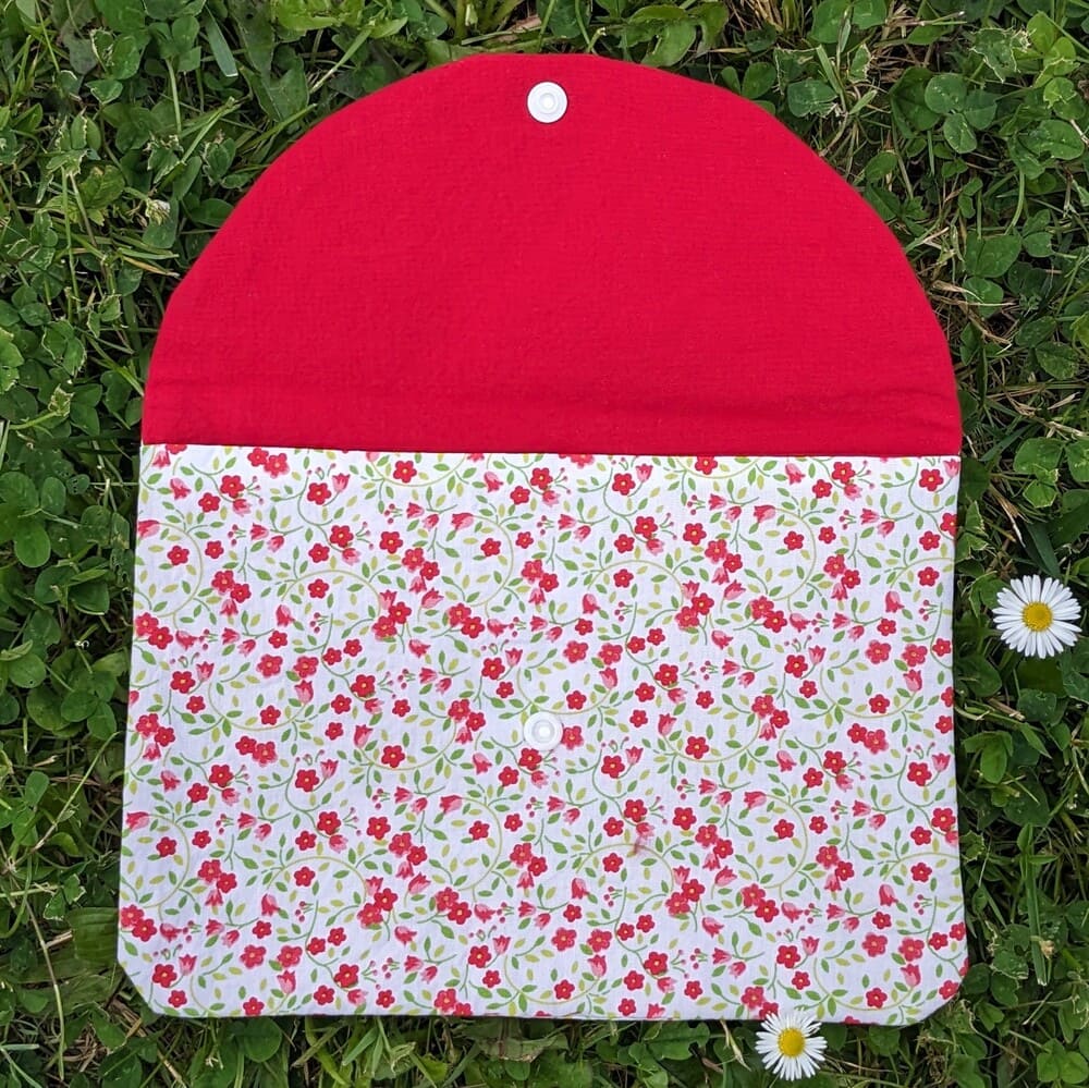 Pochette fleurie ouverte