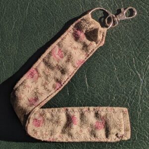 Porte-clé kaki fleurs roses