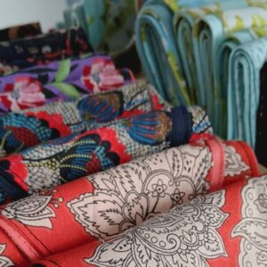 Sophie scarfs, ce sont des foulards réversibles en tissus, cousus en Bretagne Sud