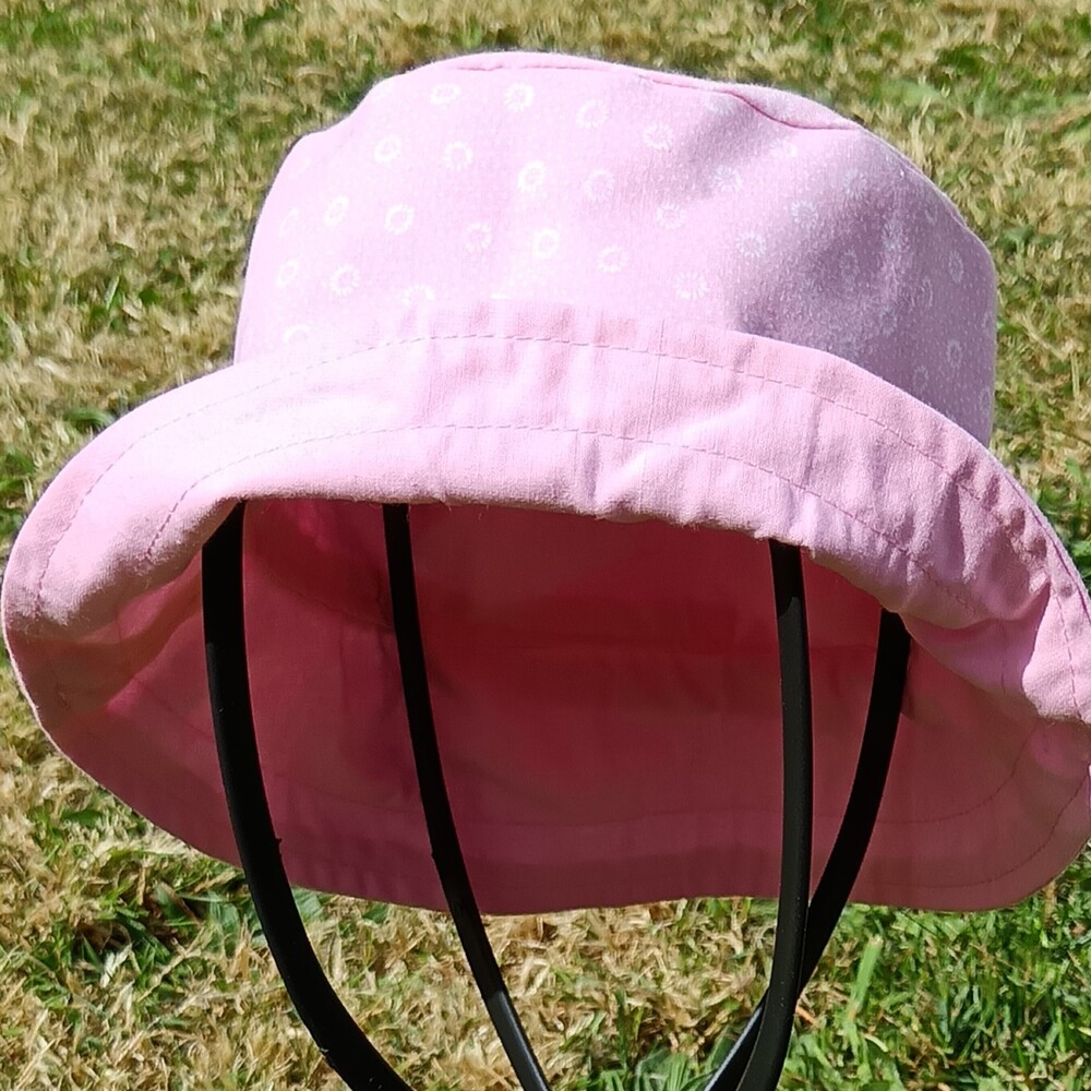 Bob motif blanc sur fond rose 2